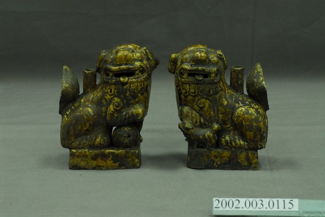 褐釉獅型燭臺組 (共11張)