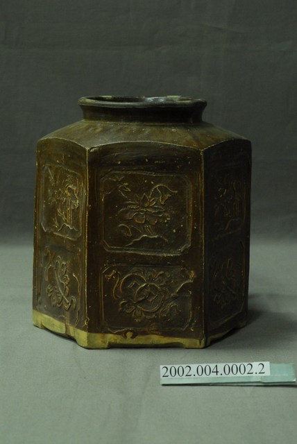 褐紅釉雕花六角茶葉甕甕身 (共15張)