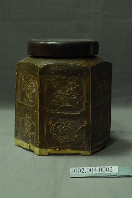 褐紅釉雕花六角茶葉甕 (共9張)