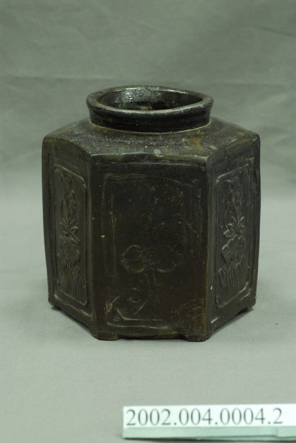 深褐釉雕花六角茶葉甕甕身 (共15張)