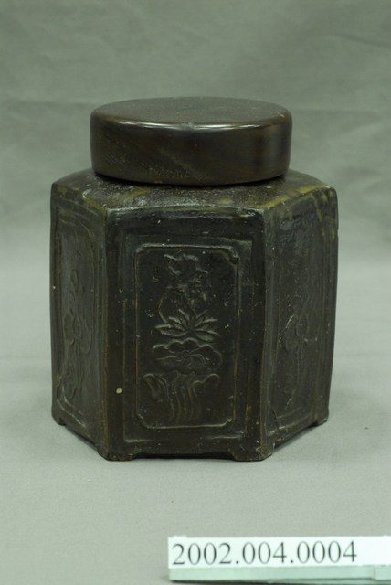 深褐釉雕花六角茶葉甕 (共9張)