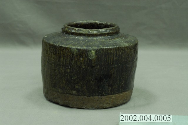 黑釉壓印直紋陶甕 (共13張)