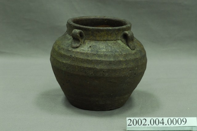 褐紅釉環形紋四耳陶甕 (共17張)