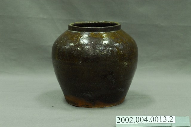 有蓋褐釉素面陶甕甕身 (共17張)