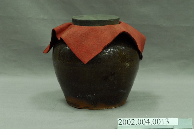 有蓋褐釉素面陶甕 (共8張)