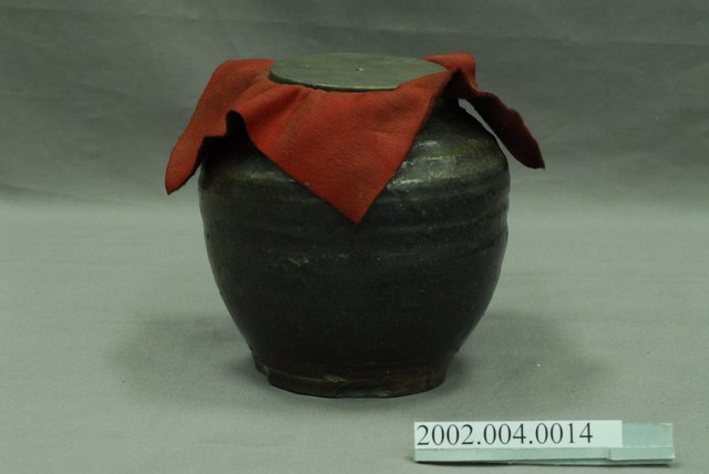 有蓋褐釉環形紋陶甕 (共8張)