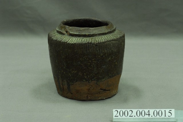 褐紅釉壓印直紋陶甕 (共14張)