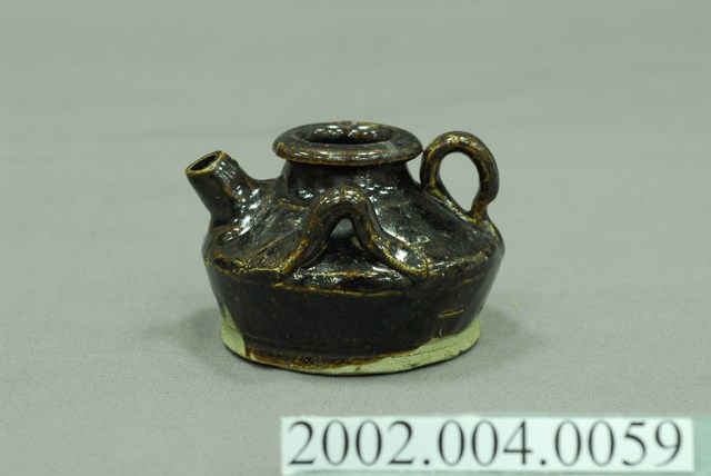 黑釉三繫耳油壺 (共12張)