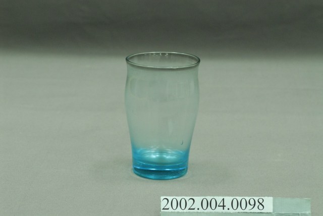 淺藍色玻璃杯 (共4張)
