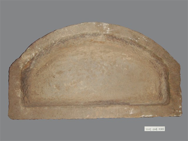 半圓型石製豬飼槽 (共4張)