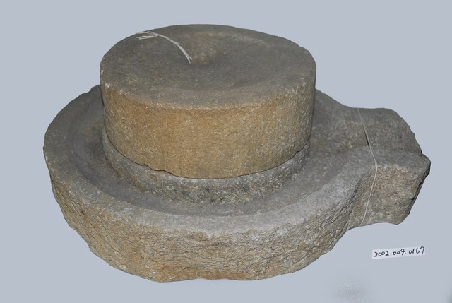 中型石磨 (共1張)