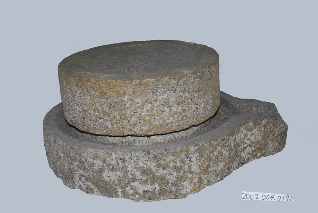 小型石磨 (共3張)