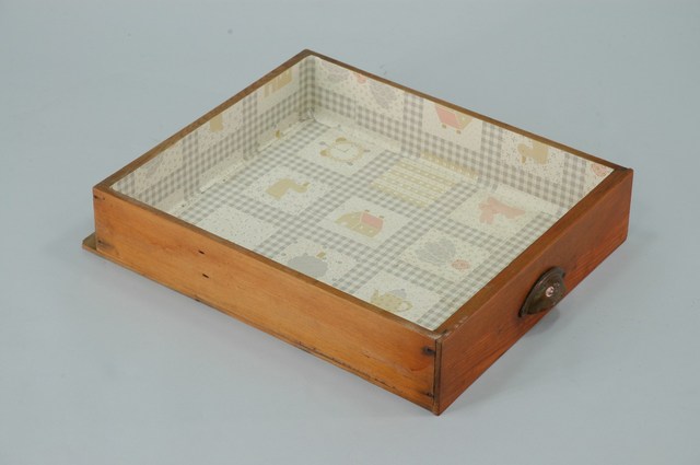 乾漆素面菱格窗菜櫥抽屜1 (共3張)