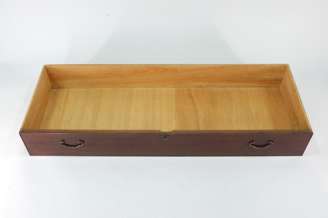 乾漆素面幾何紋合櫥第1層大抽屜 (共5張)