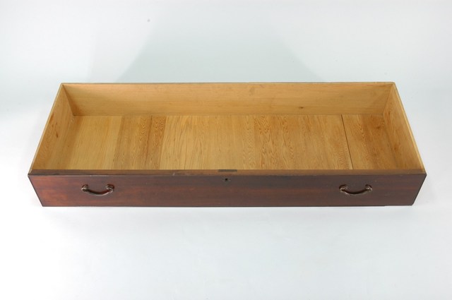 乾漆素面幾何紋合櫥第3層大抽屜 (共5張)