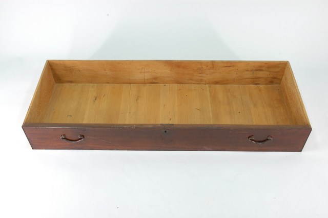 乾漆素面幾何紋合櫥第4層大抽屜 (共5張)