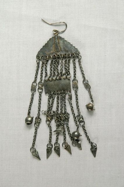 金屬製垂墜鍊耳飾 (共8張)