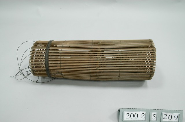 竹製捕蝦器 (共2張)