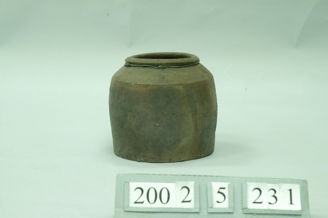 磚燒素面油罐 (共1張)