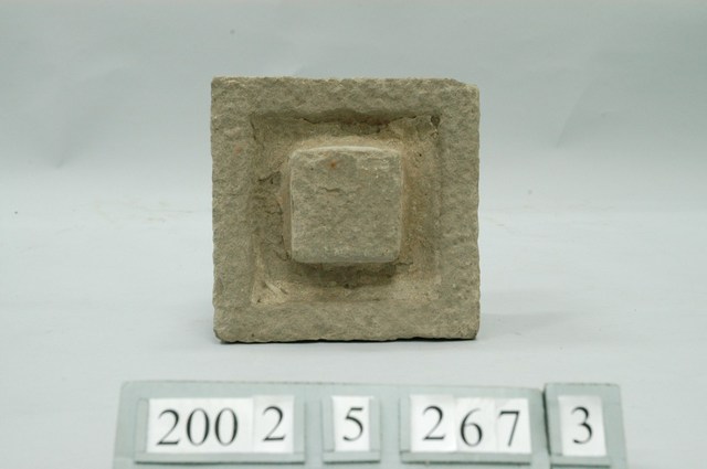 石製方斗形桌腳墊 (共1張)