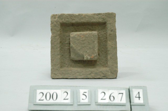 石製方斗形桌腳墊 (共1張)