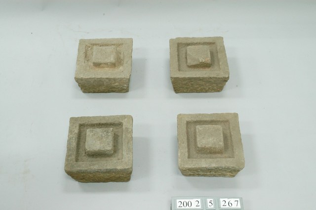 石製方斗形桌腳墊組 (共1張)