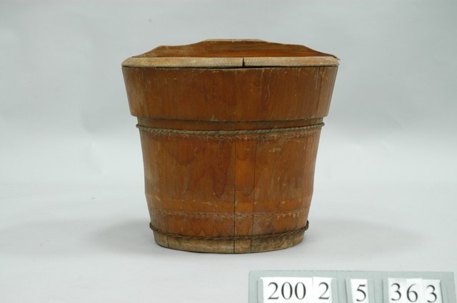 木製附蓋馬桶 (共1張)