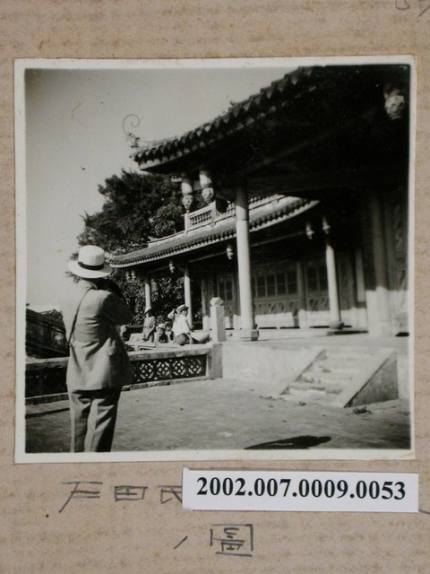 戶田氏攝影於臺南赤崁樓 (共2張)