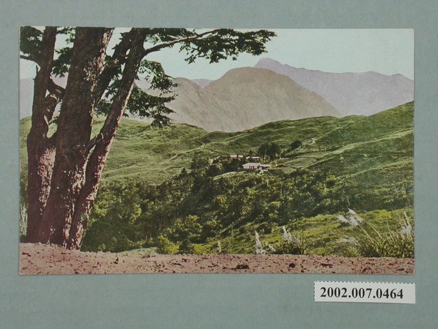 從摩里遜平臺眺望塔塔加的鹿林山莊 (共2張)