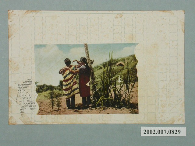 吹奏口簧琴的原住民少女 (共2張)