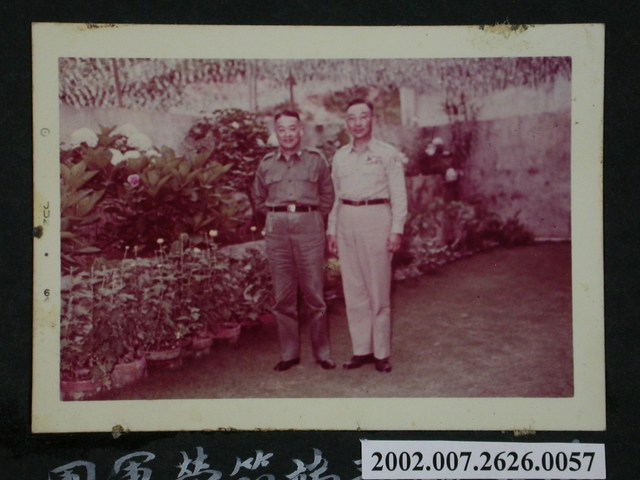 陸軍總部端節勞軍團蒞馬尹俊上將與彭指揮官合影 (共2張)