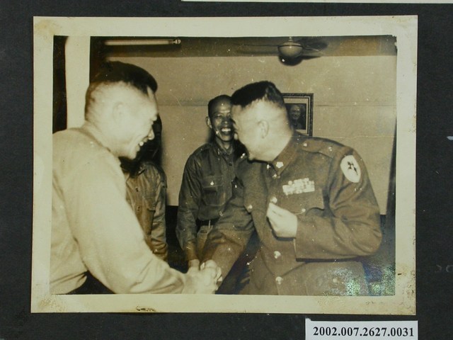 部隊長官向彭指揮官拜年 (共2張)