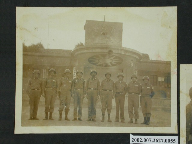 彭指揮官視察北高守備隊之與高登長官合影 (共2張)