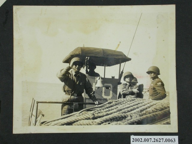 彭指揮官於船艇上前往視察白犬守備隊 (共2張)