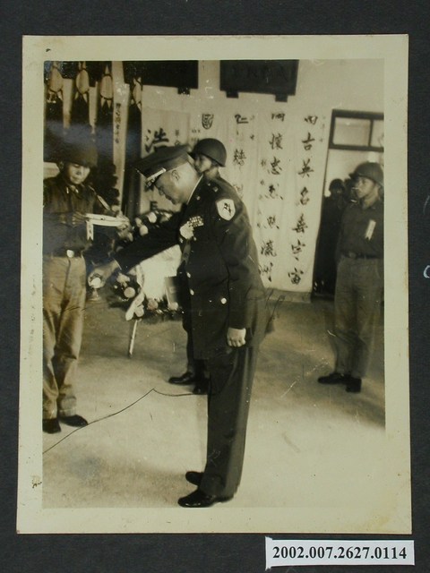 彭指揮官青年節赴軍人公墓公祭 (共2張)