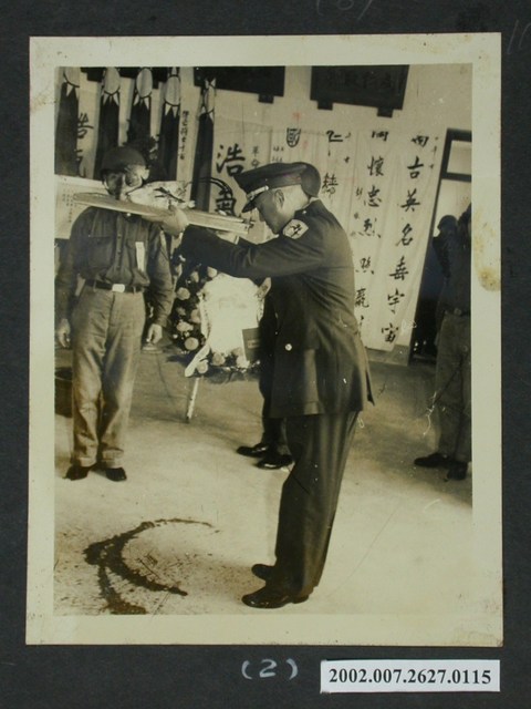 彭指揮官青年節赴軍人公墓公祭 (共2張)