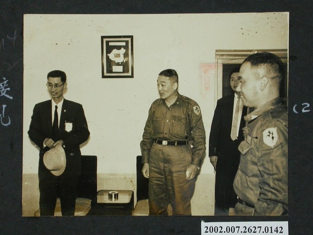 彭指揮官接見嘉義勞軍團與巍巍康樂隊 (共2張)