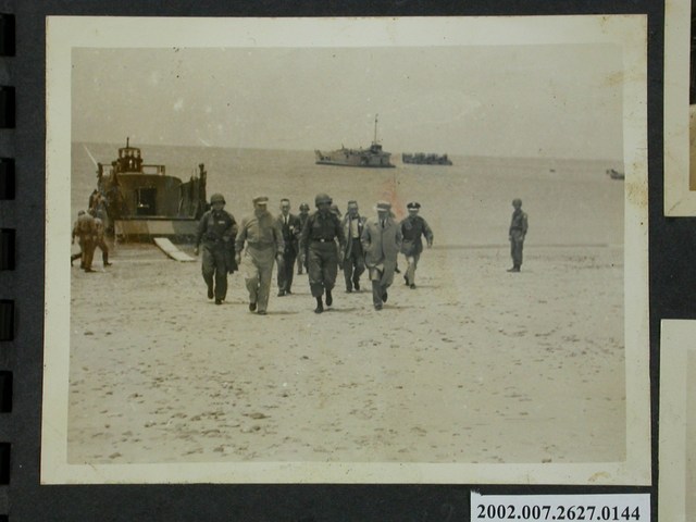 經濟部長楊繼曾視察馬祖戰地社會建設 (共2張)