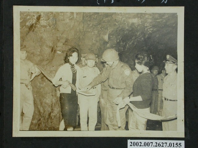 彭指揮官為馬祖新建廣播電臺新機開播剪綵 (共2張)