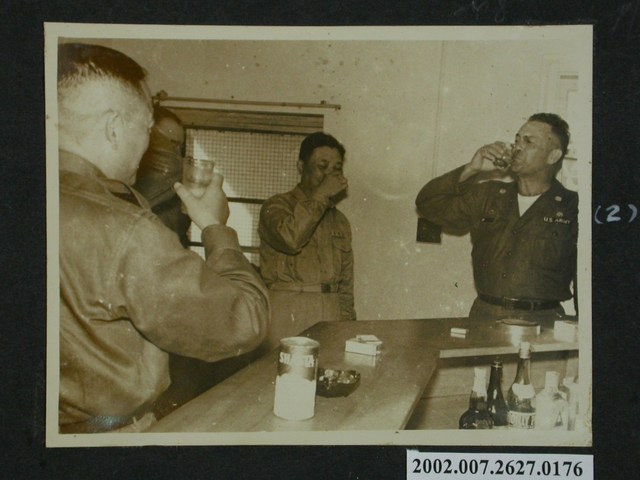 向顧問肯漢寧陞中將慶祝 (共2張)