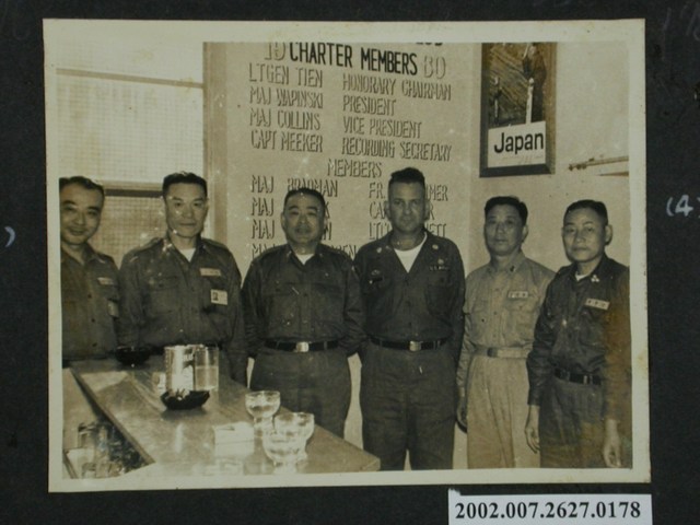 向顧問肯漢寧陞中將慶祝 (共2張)