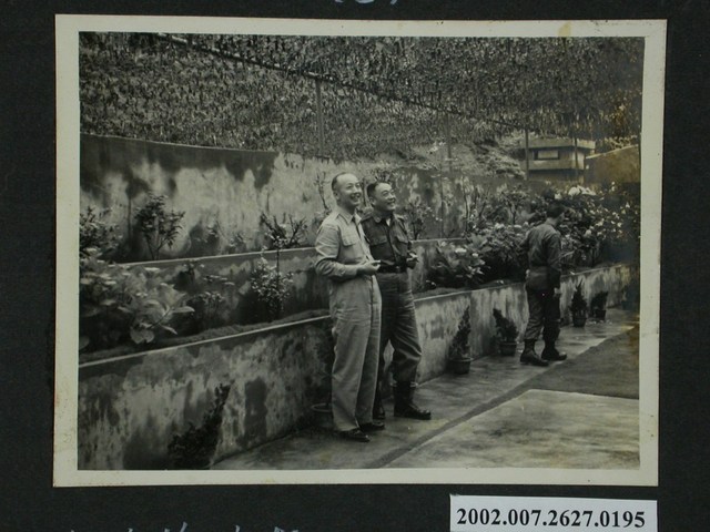 彭指揮官與陸總華參謀長合影 (共2張)