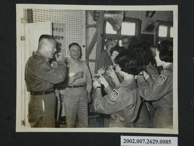 彭指揮官飲酒 (共2張)