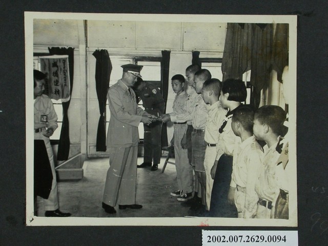 彭指揮官於馬祖中學五週年校慶頒獎 (共2張)