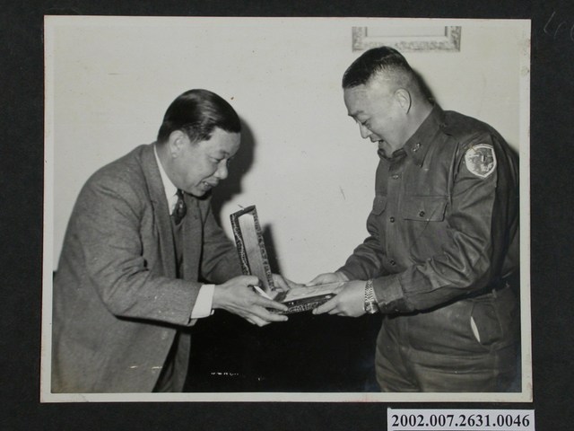 臺灣省進出口商蒞馬勞軍團長林溪圳拜會彭指揮官 (共2張)