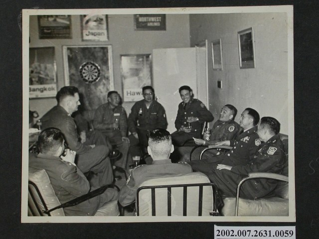 彭指揮官陪同拜會顧問 (共2張)