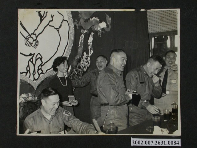 彭指揮官與壽星們共同歡笑 (共2張)