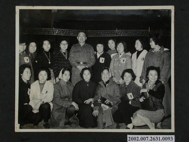 彭指揮官與全體女同學合影 (共2張)