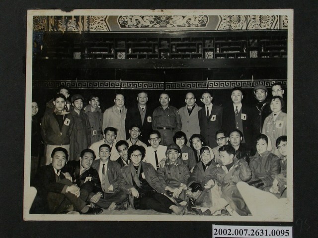 彭指揮官與師大政大教授及同學合影 (共2張)