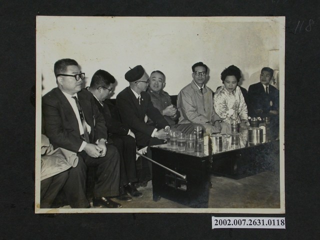 彭指揮官與團長陳火土談話 (共2張)